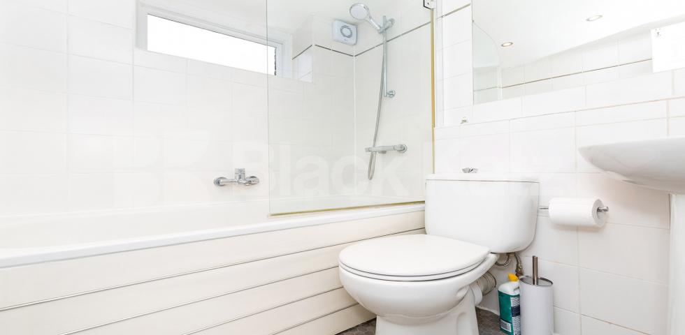 Stunning modern split level 3 bed with a private roof terrace in camden square Stratford Villas, Camden Square